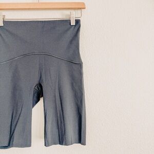 Spanx Booty Boost Bike Short 8" Navy. Size Medium